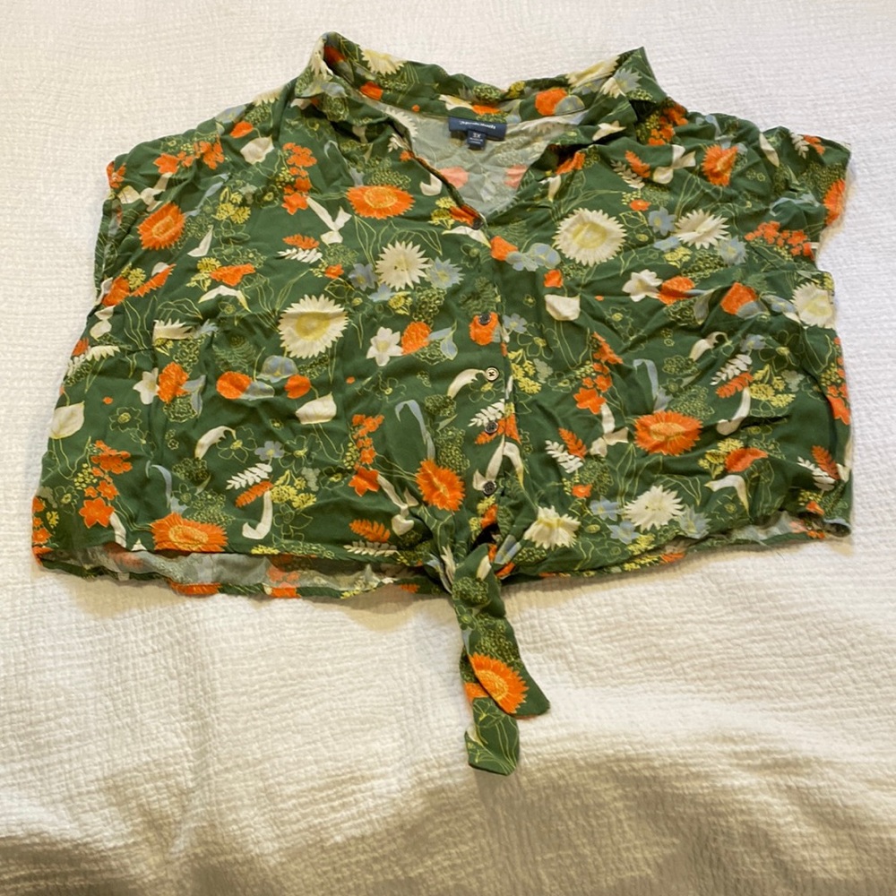 ModCloth cropped tie waist button down